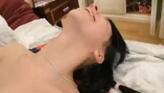 Elektrikli dildolu Rus lezbiyenler