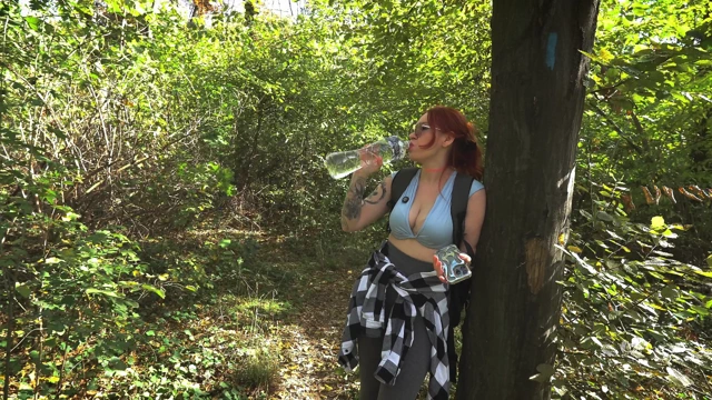 Üvey annenin paylaşım çadırında gizli mastürbasyonu tabu sikişe dönüşüyor!