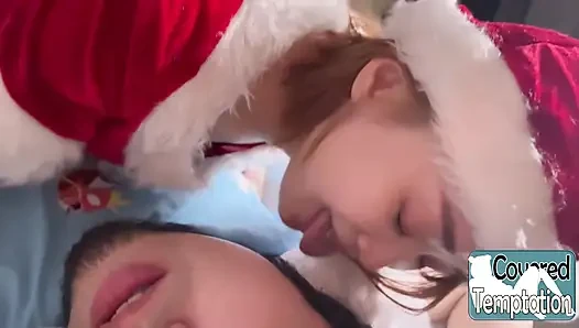 En tatlı Noel Baba kız merhaba demek için geliyor. Tatlı selamlamalar, şenlikli titreşimler, kalpler yarışıyor!