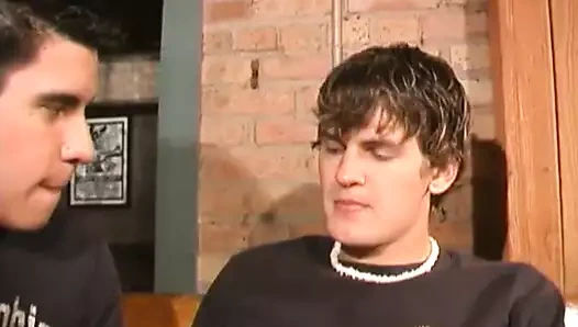 Genç aden ve ashton emmek çük