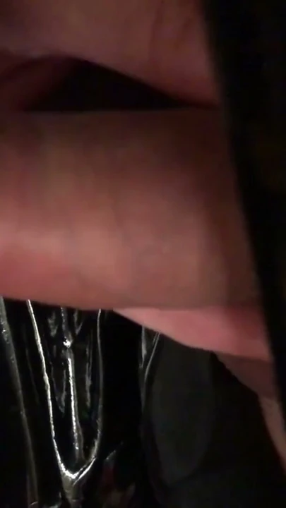 Wetlook tozluk ve yüksek topuk sandalet vibratör ve oral seks | Klip 2