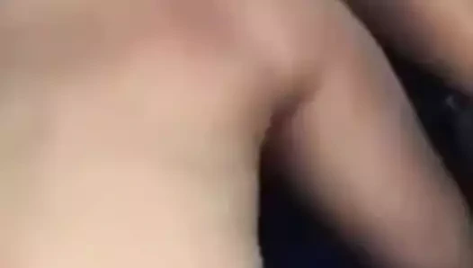 İsrailli kız arabada sikişirken çığlık atıyor