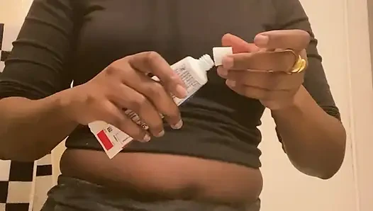 Yetişkin içerik yaratıcısı sabah rutini (çıplak benimle hazırlan)