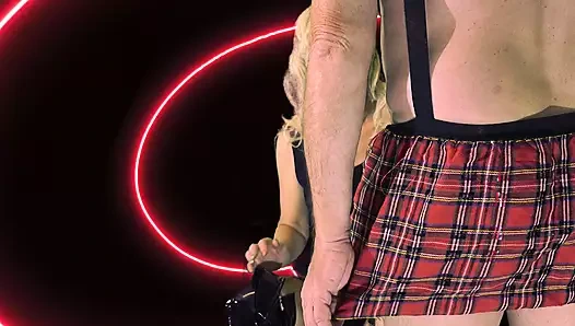 Kocam bekaret kafesinde kadın kılıklı oldu