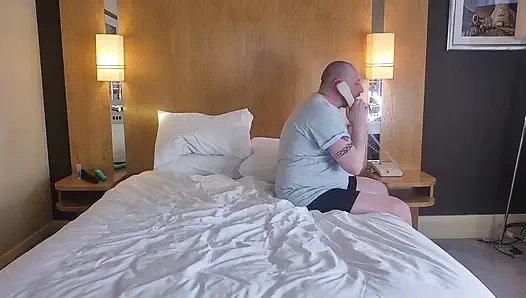 Otel hemşiresi misafirlerin taşaklarını emiyor, göt yiyor ve boşaltıyor