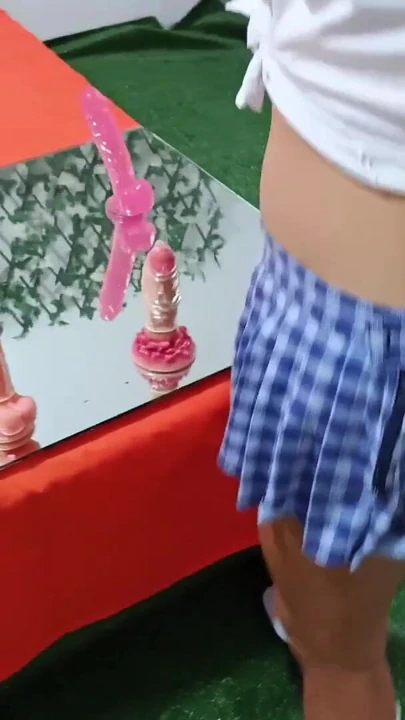 Seksi bir modelle güvenli ve hızlı bir şekilde prezervatif takma dersleri | Klip 1