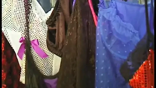 Beyaz kadın kıyafetleri satıcısı dolgulu siyah tatlı Lasha Lane'e harika indirim teklif etti