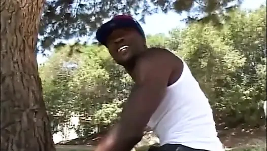 Seksi siyah minyon büyük göt sikişi... yüze boşalma