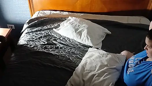 Özensiz gırtlak kraliçesi lynn dölünü ağzına alıyor