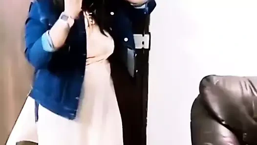 Tiktok yaparken ablanın külot giymeyi unuttuğu an