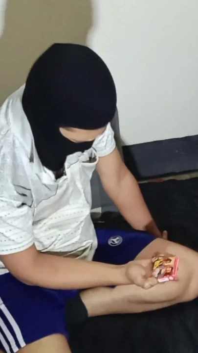 Desi boudi hizmetçi ile prezervatif sikişi bölüm- 1 | Klip 1