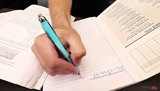 Öğretmen çaresiz öğrenciyi sikerken matematik dersi yeni bir yöne gidiyor