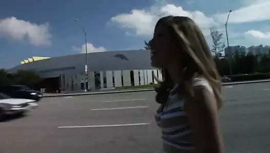 Genç fahişe yakalandı ve hemen sikişti