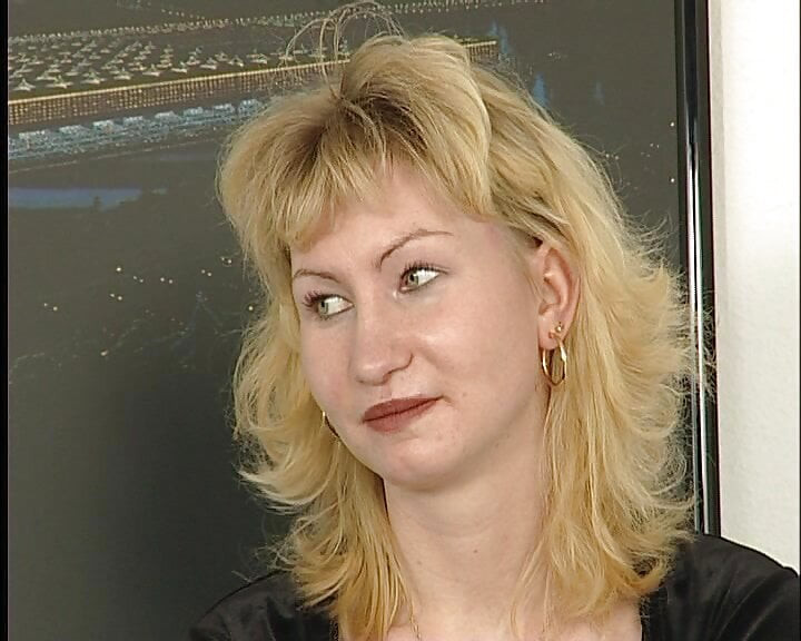 Willige Milf will den kleinen Spatz