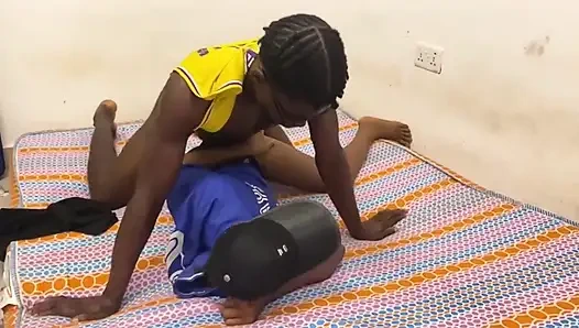 Bu yarağı içine alırken izliyor