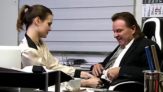 Seksi sekreter ofiste... ağzına boşalma