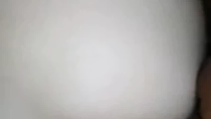 Rabuda dando de 4 e levando gozada