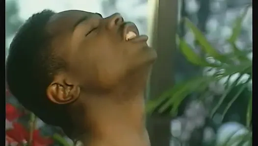 Moana Pozzi Kirli Orospu Büyük Bir Sikte Biniyor