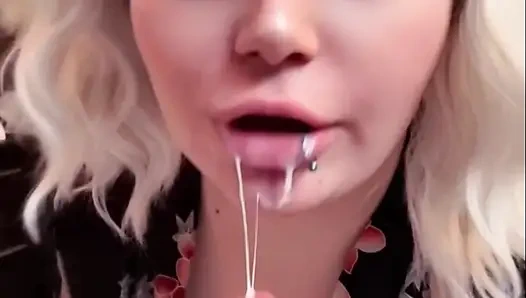 Yeni üvey annenle sevişmeden duramıyorum