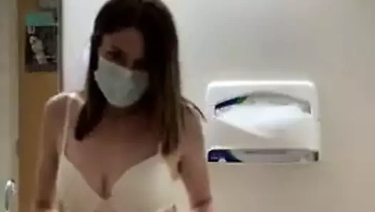 Hemşirenin biraz rahatlamaya ihtiyacı var