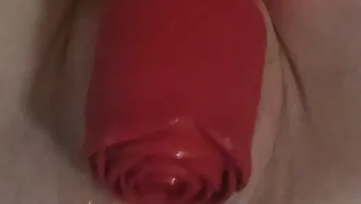 O mastürbasyon yaparken goodegirl ile yarağını okşa