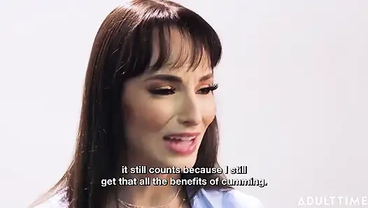 Lexi luna yaramaz bir seks oyuncağı partisine ev sahipliği yaptı!