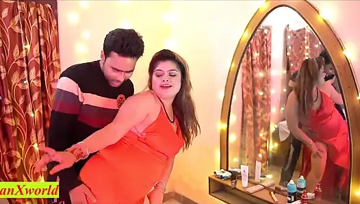 Ofis patronu güzel kız arkadaşımı sikiyor! Hintli patron seks