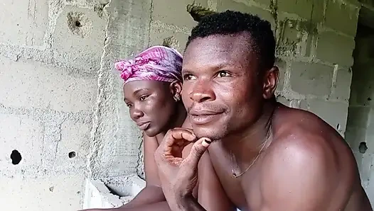 Çiftçilik yaparken dinlenirken mastürbasyon yapıyorlardı ve karısına dokunmaya başladı şimdi şipşek yapıyorlar