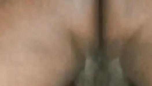 Büyük bir yarakla amımı sikiyorum