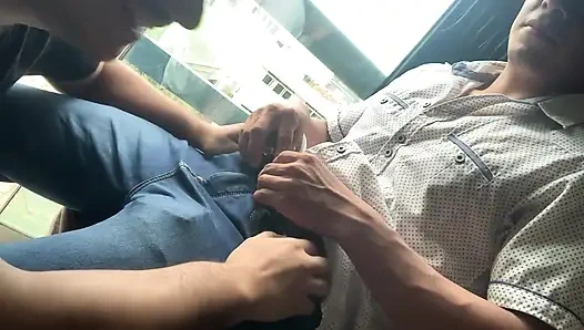 Çatıda oral seks alıyordum