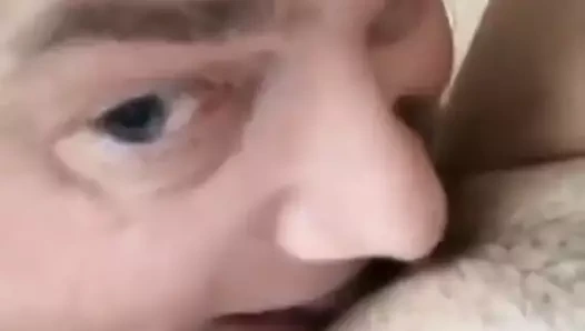 Kedi öpücükleri ile uyandım ve becerdin