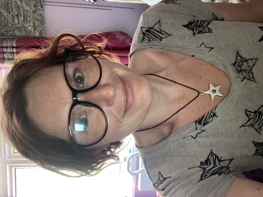 Küçük bir dokunuş annenin klitoris piercinginde büyük bir etkiye sahip olduğunda