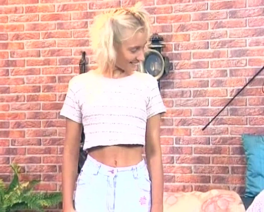 Sıska Alman genç kız ateşli sikişiyor