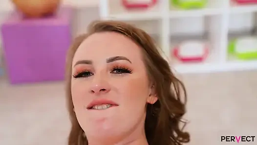 Emma Fantazy götünü büyük zenci yarağı tarafından sikilmesinin tadını çıkarırken çıldırıyor