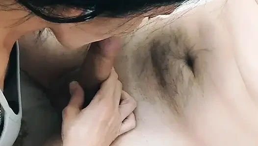 Seksi çift evde gerçek tutkuyla seks yapıyor