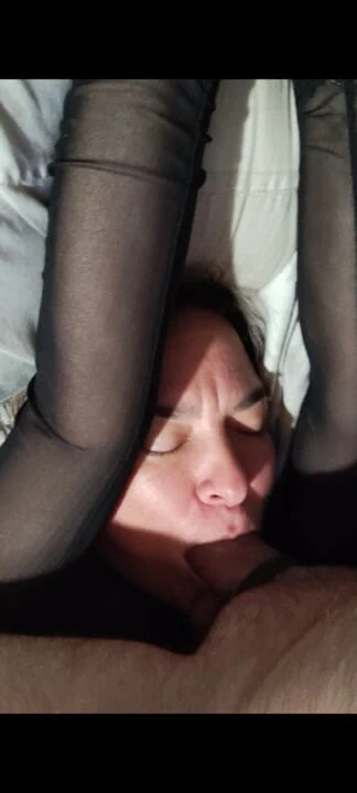 Göğsüme otur. MizzKatrina geniş açıyor.