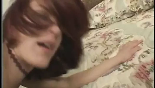 Azgın genç kız yaşlı adama veriyor - sakso ve amcık sikişi