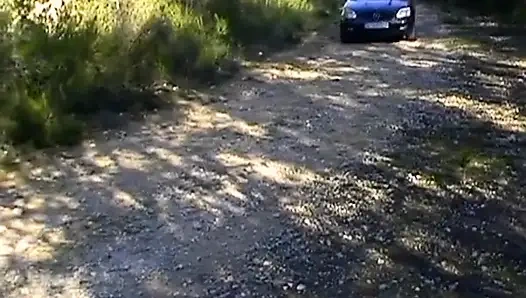 Ateşli genç esmer otostopçuya özel bir yolculuk yapıyor