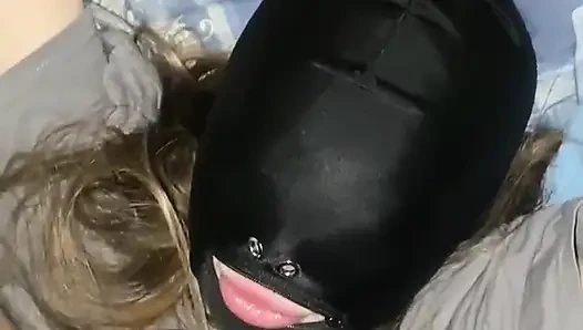 Maske takarak anüsü yalayarak sert