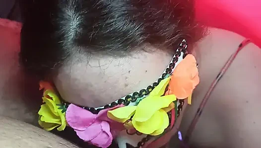 Büyük göğüslerine zengin bir boşalma ile lezzetli sabah saksosu