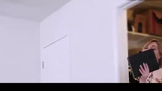 rol yapma-üvey anne bulur porno üzerinde laptop fucks üvey