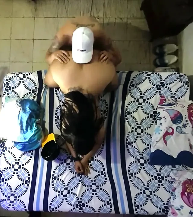 Multiorgamik üvey kız kardeş dört ayak üzerinde sikilirken birkaç kez fışkırtıyor