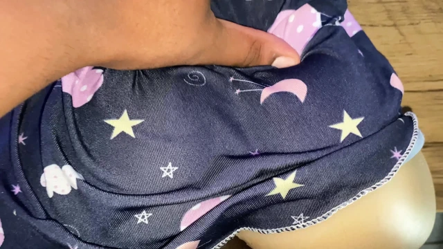 Arzuyla vajinasına sıcak koymak