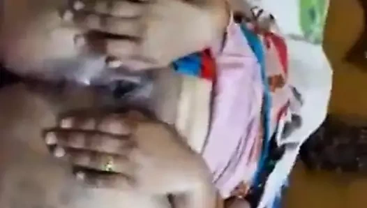 Kocası dışarı çıktığında spor salonu koçuyla Telugu kızı