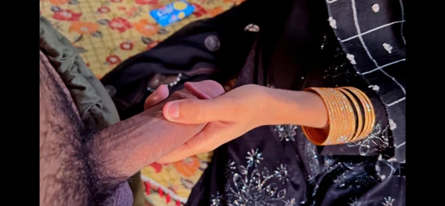 Arap kız Müslüman büyük yarak ve sıkı amcık küçük amcığı sikiyor