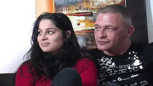 Alman genç erkek avcısı ateşli çiftin sert sikişişlerini izliyor