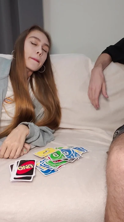 Uno'da kaybettim, sert seksle ödemek zorunda kaldım!