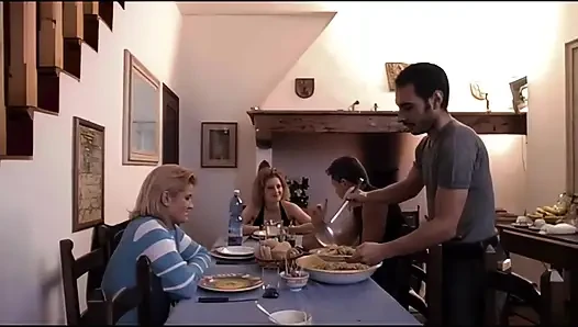 Bu Iki Orospu Önce Muz Yiyor, Sonra 2 Penis Alıyor