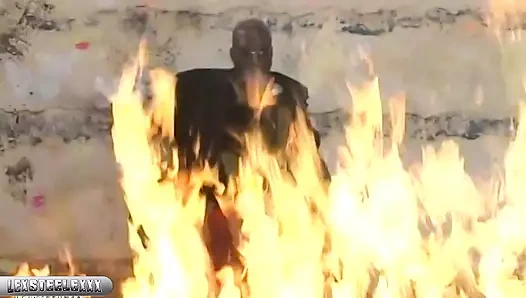 Vanessa Hill ve Lilit Lex Steel'in çikolata yarağını tatmak istiyor!