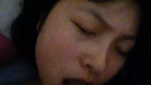 Asya sürtük eş aldatmak vermek oral seks için bir yabancı